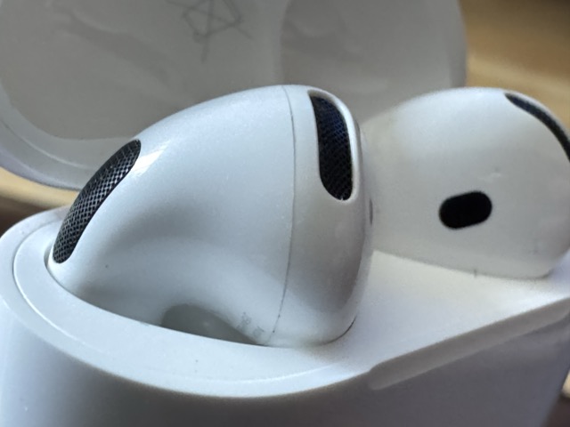 Apple AirPods 4 with ANC